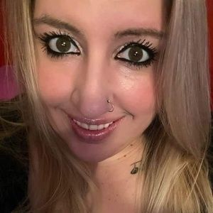 Meet your Posher, Bee